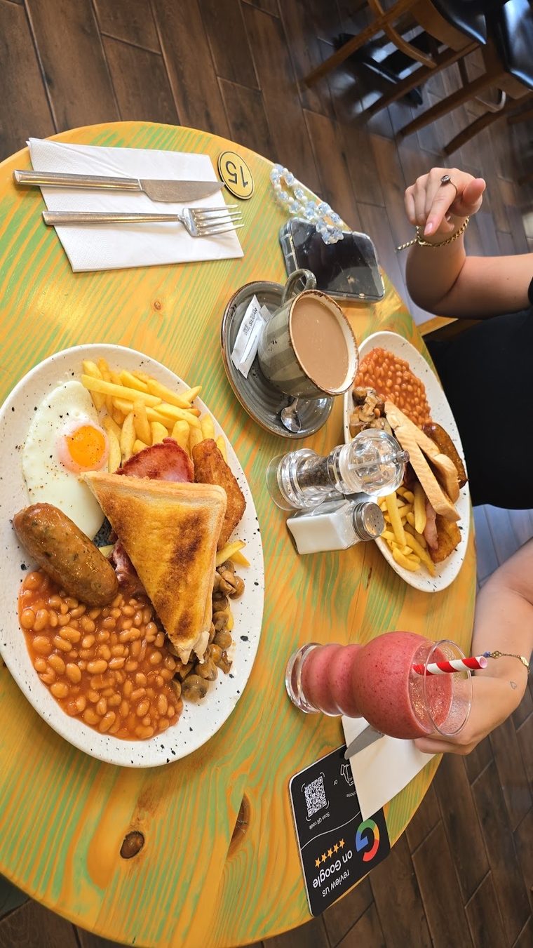 Full English breakfast with beans, sausage, egg, toast and chips